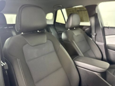 Used 2025 Chevrolet Trax LT w/ LT Convenience Package FWD image 28