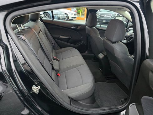 Used 2017 Chevrolet Cruze LT image 13