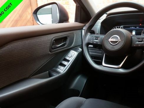 Used 2023 Nissan Rogue S image 33