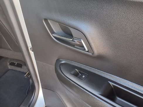 Used 2022 Chevrolet Trax LT w/ LT Convenience Package image 25