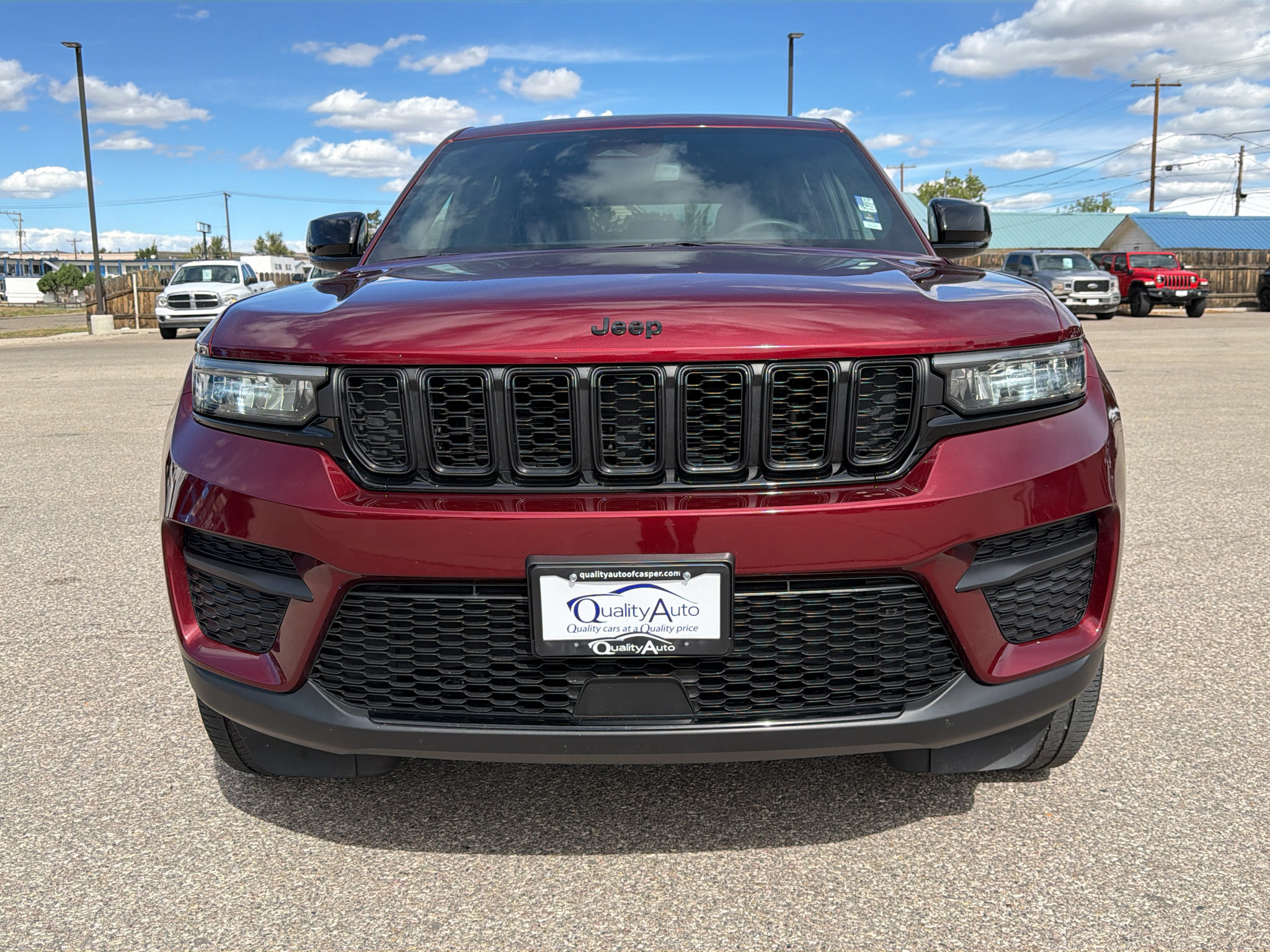 Used 2023 Jeep Grand Cherokee Altitude AWD/4WD image 4