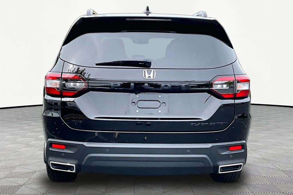 Used 2025 Honda Pilot Black Edition image 7