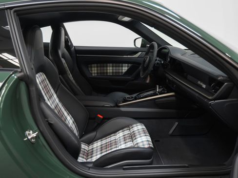 Certified 2025 Porsche 911 Turbo AWD/4WD image 38