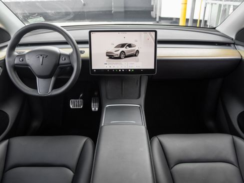 Used 2022 Tesla Model Y Long Range image 12