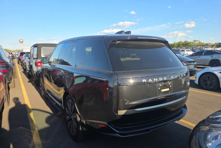 Used 2023 Land Rover Range Rover SE AWD/4WD image 4