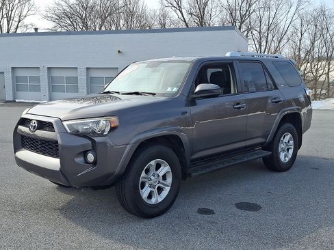 Used 2016 Toyota 4Runner SR5 image 3