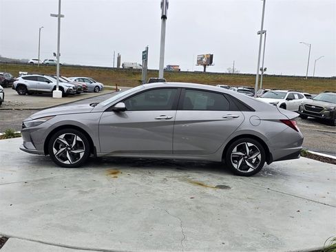 Used 2023 Hyundai Elantra SEL w/ Convenience Package image 6