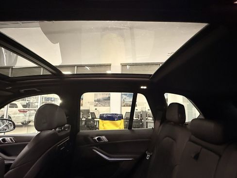 Used 2022 BMW X5 xDrive40i w/ Climate Comfort Package image 41