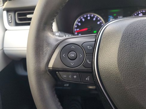 Used 2020 Toyota RAV4 XLE Premium image 22