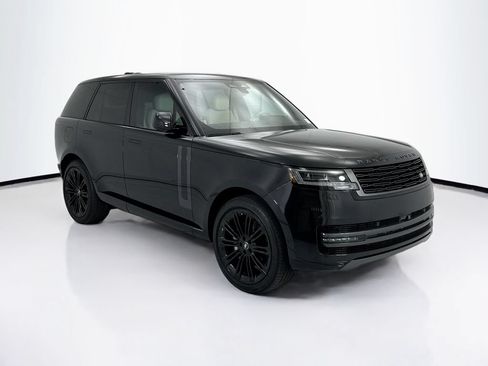 Used 2025 Land Rover Range Rover SE AWD/4WD image 3