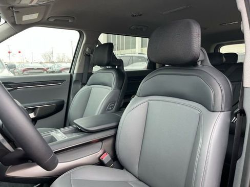 Certified 2024 Kia EV9 Light image 18