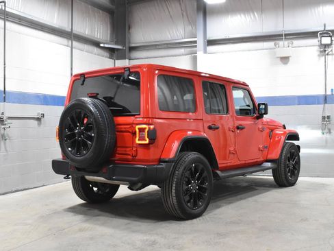 Used 2025 Jeep Wrangler Sahara image 27