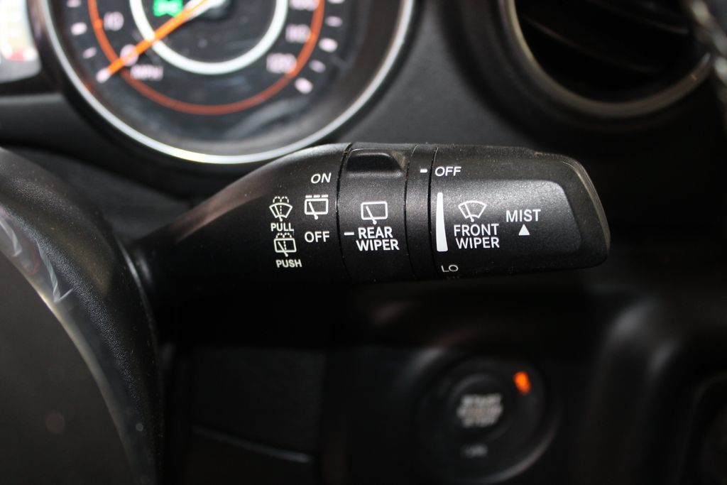 Used 2018 Jeep Wrangler Unlimited Sahara AWD/4WD image 26