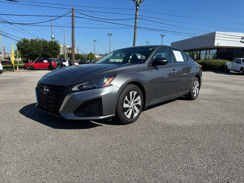 Used 2025 Nissan Altima 2.5 S FWD image 1