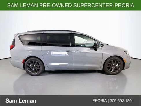 Used 2025 Chrysler Pacifica Limited FWD image 8