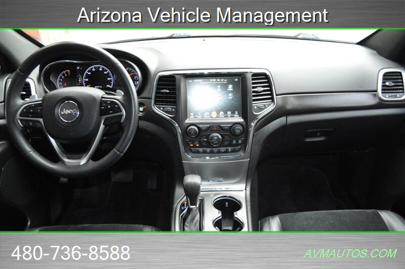 Used 2017 Jeep Grand Cherokee Altitude RWD image 3