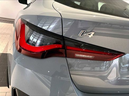 Used 2022 BMW i4 eDrive40 w/ M Sport Package image 33