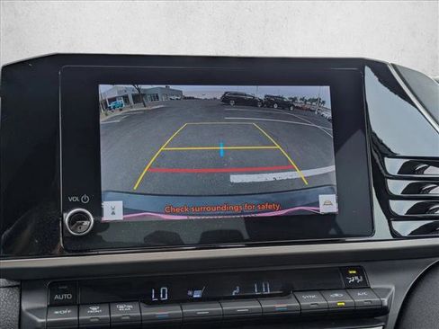 Used 2025 Toyota Camry LE image 18