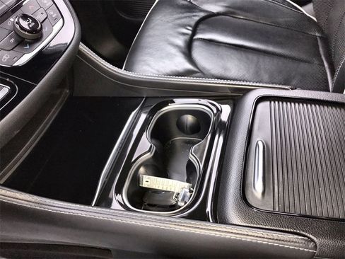 Used 2023 Chrysler Pacifica Limited w/ S Appearance Package image 21