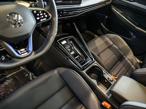 New 2026 Volkswagen Golf image 31