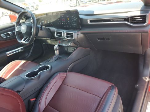Used 2025 Ford Mustang Premium image 12
