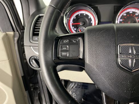 Used 2016 Dodge Grand Caravan SE FWD image 19