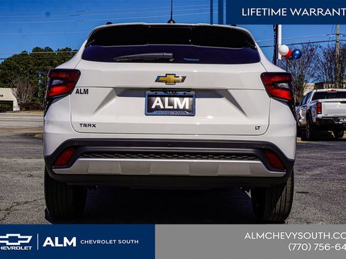 New 2025 Chevrolet Trax LT w/ Sunroof Package FWD image 12