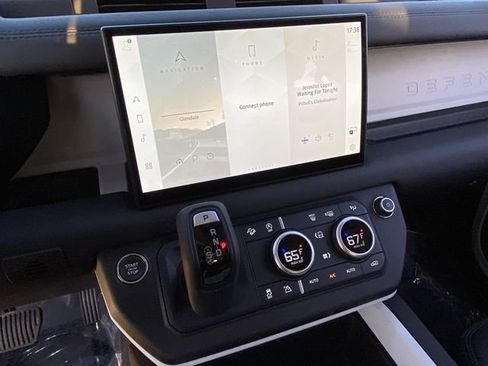 Used 2025 Land Rover Defender 110 S AWD/4WD image 8