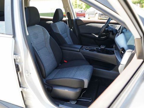 Used 2023 Nissan Rogue SV AWD/4WD image 13