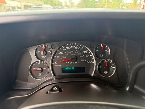 Used 2015 Chevrolet Express 2500 RWD image 25