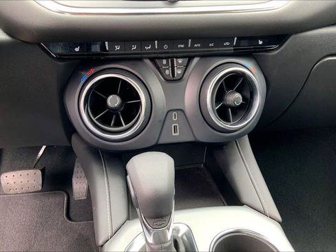 Used 2025 Chevrolet Blazer LT AWD/4WD image 32