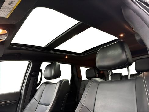 Used 2016 Jeep Grand Cherokee Limited w/ Luxury Group II image 20