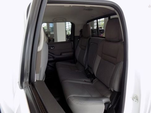 Used 2022 Nissan Frontier SV w/ Technology Package RWD image 24