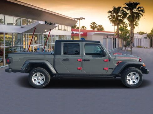 Certified 2023 Jeep Gladiator Sport image 2