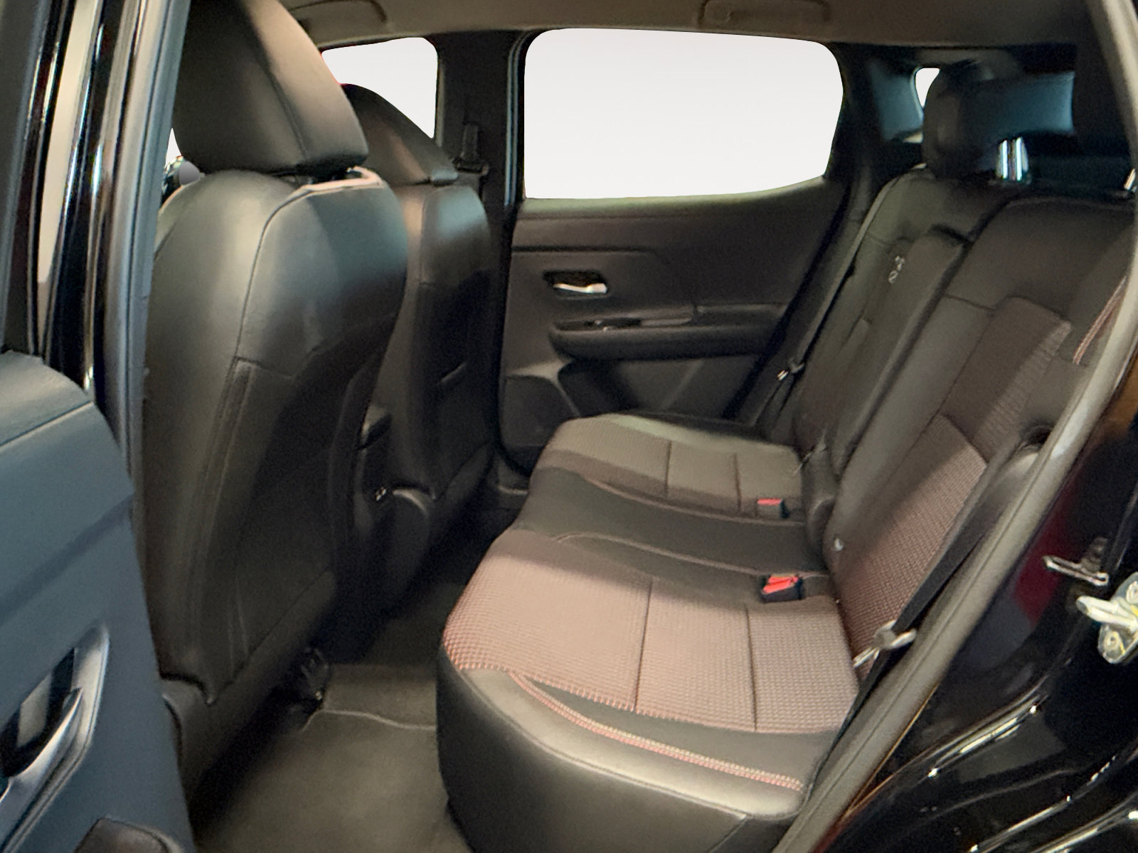 Used 2026 Nissan Kicks SR FWD image 23