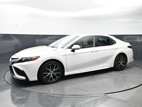 Used 2024 Toyota Camry SE FWD image 8