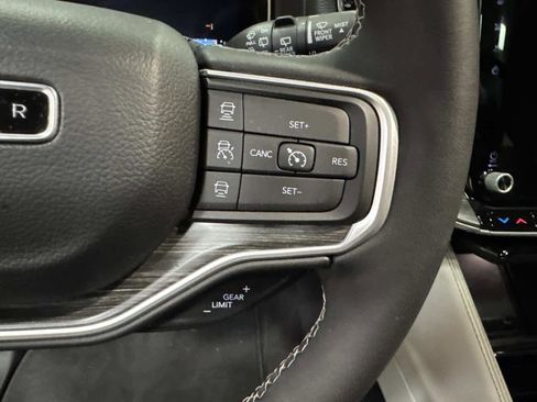 Used 2024 Jeep Wagoneer Series III w/ Premium Group I image 31