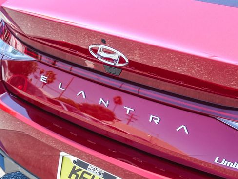 Certified 2023 Hyundai Elantra Limited FWD image 9
