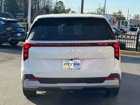New 2026 Kia Carnival FWD image 5