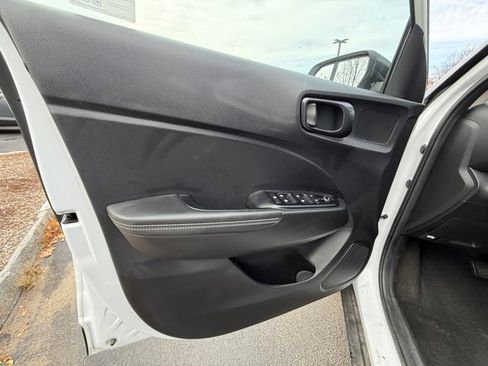 Certified 2025 Hyundai Venue Limited image 26