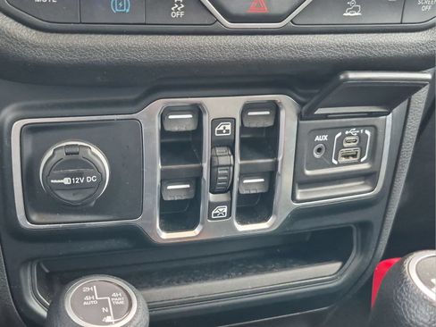 Used 2024 Jeep Wrangler Unlimited AWD/4WD image 22
