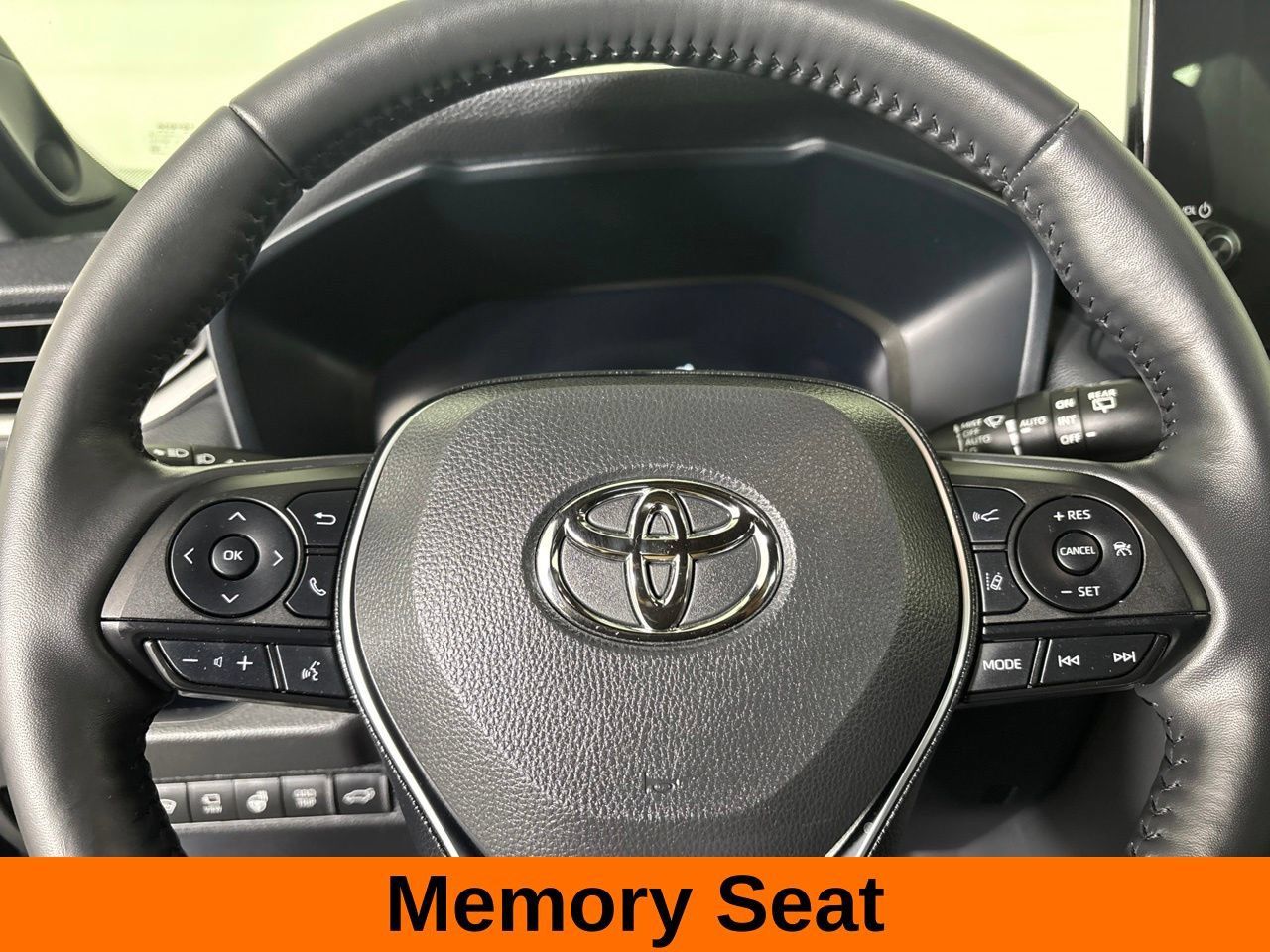 Used 2025 Toyota RAV4 XSE w/ Advanced Technology Package AWD/4WD image 16