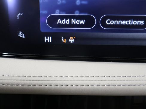 Used 2024 Nissan Ariya AWD image 44