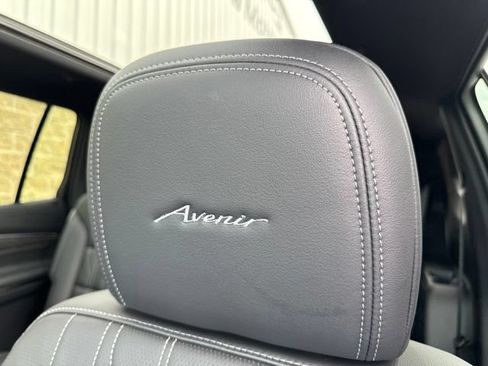 Used 2026 Buick Enclave Avenir AWD/4WD image 23