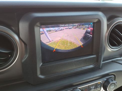 Used 2022 Jeep Wrangler Sport AWD/4WD image 22