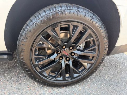 Used 2022 GMC Yukon XL Denali w/ Denali Ultimate Package AWD/4WD image 19