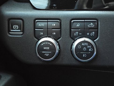 Used 2024 GMC Sierra 1500 SLT w/ SLT Premium Package image 25