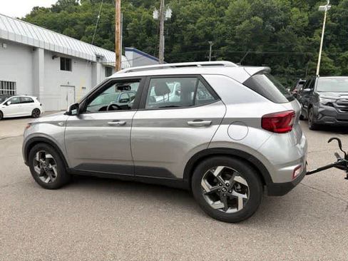 Used 2024 Hyundai Venue SEL FWD image 10