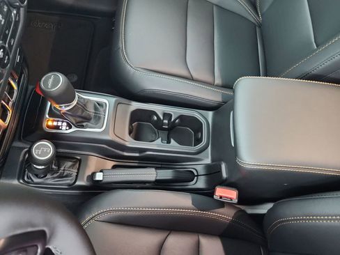 New 2025 Jeep Gladiator Sport image 13