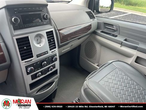 Used 2009 Chrysler Town & Country LX FWD image 24